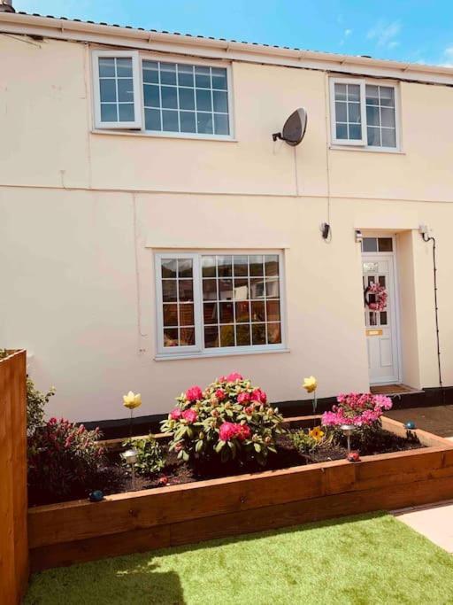 Old Canal-side Taff Trail Merthyr Tydfil Apartment Abercanaid