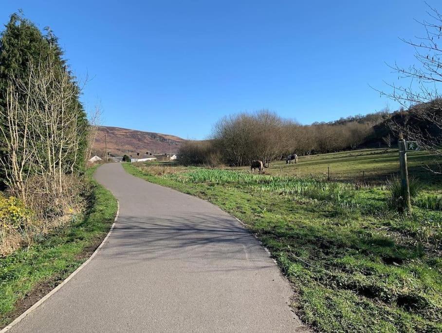 Old Canal-side Taff Trail Merthyr Tydfil Apartment *