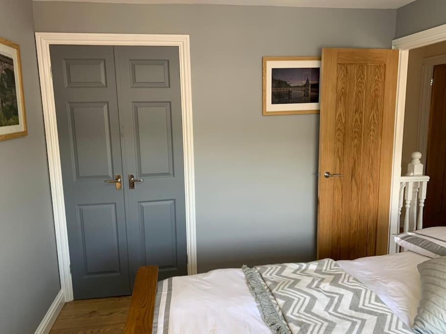 Old Canal-side Taff Trail Merthyr Tydfil Apartment *